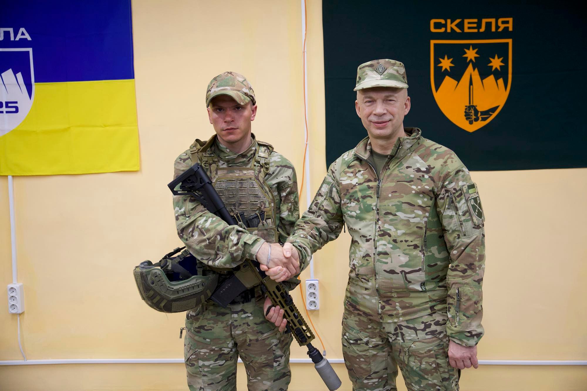 Головнокомандувач ЗСУ нагородив воїна з Кіровоградщини