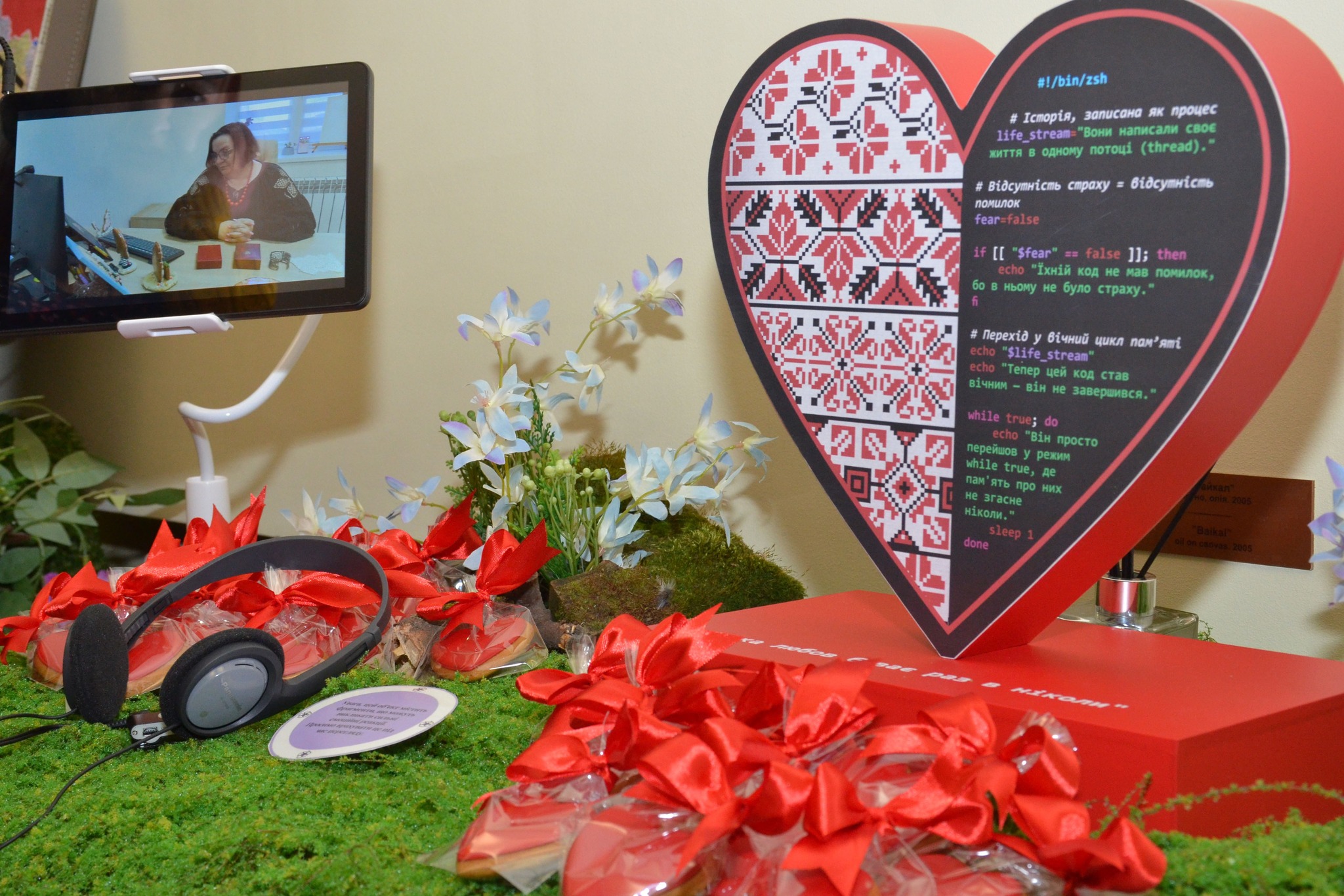 На Кіровоградщині відкрили виставку, що розповідає про полеглих захисників та захисниць України