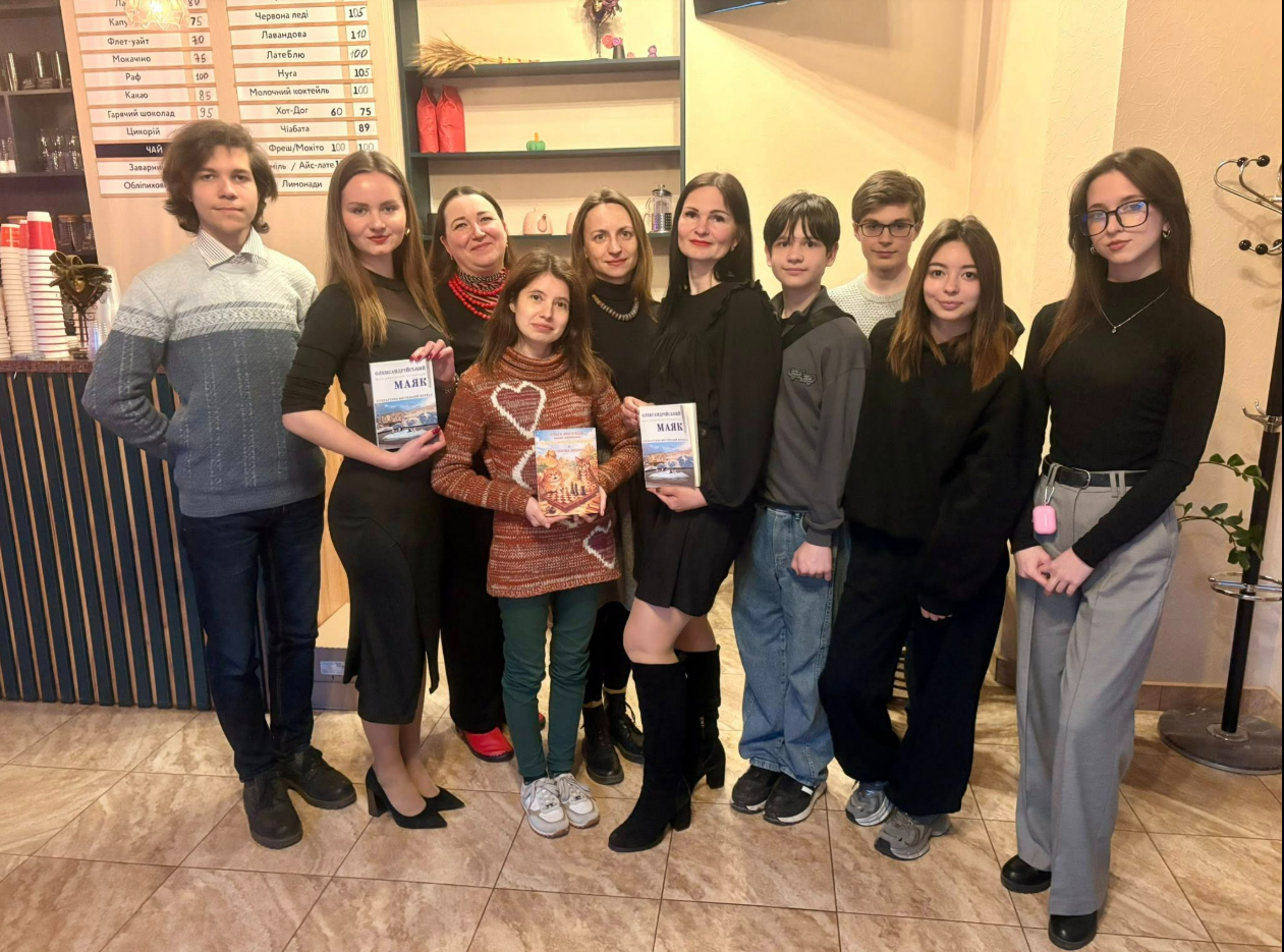 Творчий вечір з весняним фльором: у Кропивницькому зустрілися поети (ФОТО)