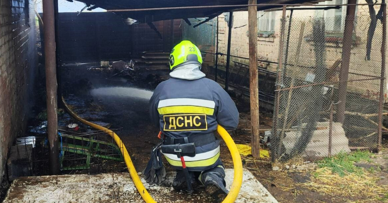 Надзвичайники Кiровоградщини рятували вiд вогню будинки та господарчi примiщення