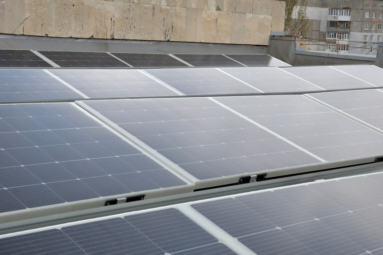 В обласному кардіологічному центрі створили гібридну сонячну електростанцію