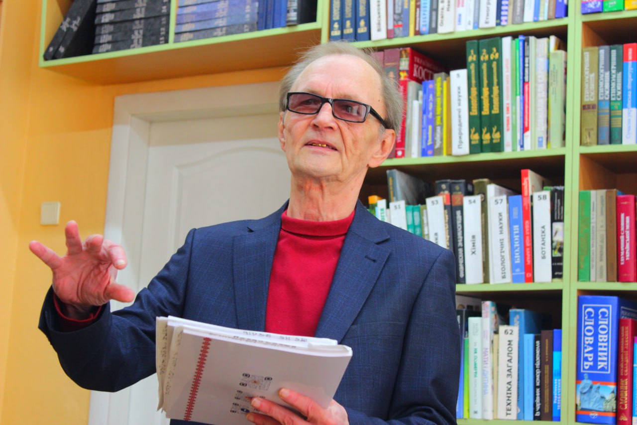 У книгозбірні Кропивницького відбулася зустріч із багатою на творчість людиною – Юрієм Шнурковим