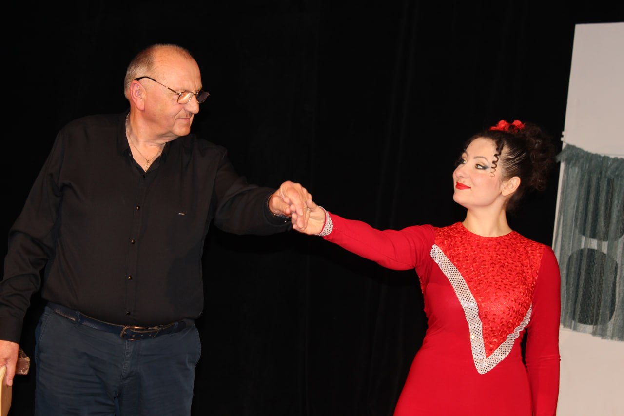 Поет-лірик із Кропивницького здивував прихильників своєю творчістю (ФОТО)