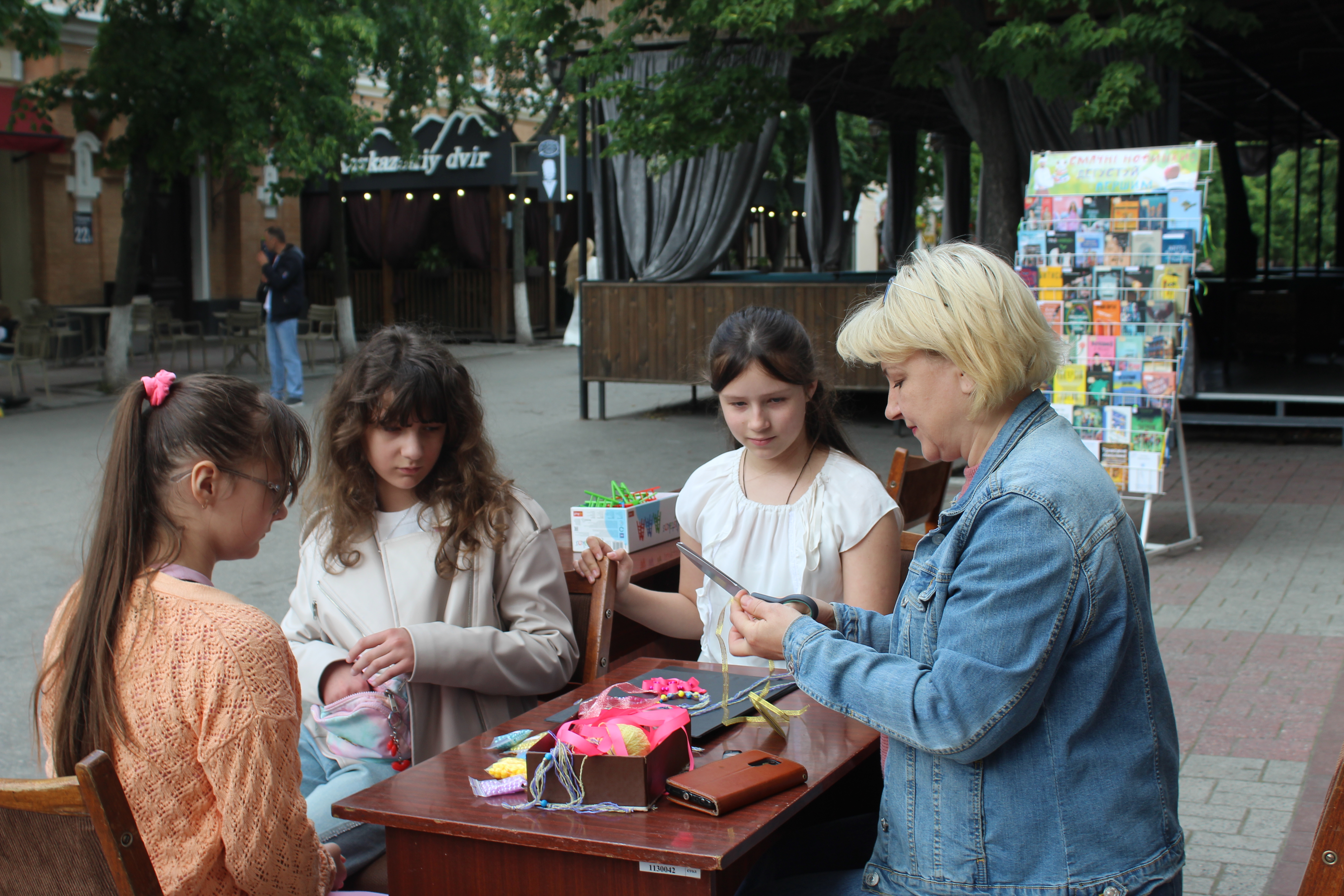 У Кропивницькому до свята останнього дзвоника бібліотекарі провели вуличну акцію