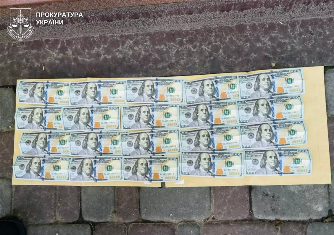 Заступник мiського голови з Кiровоградщини, вимагав три тисячi доларiв  “послуги”