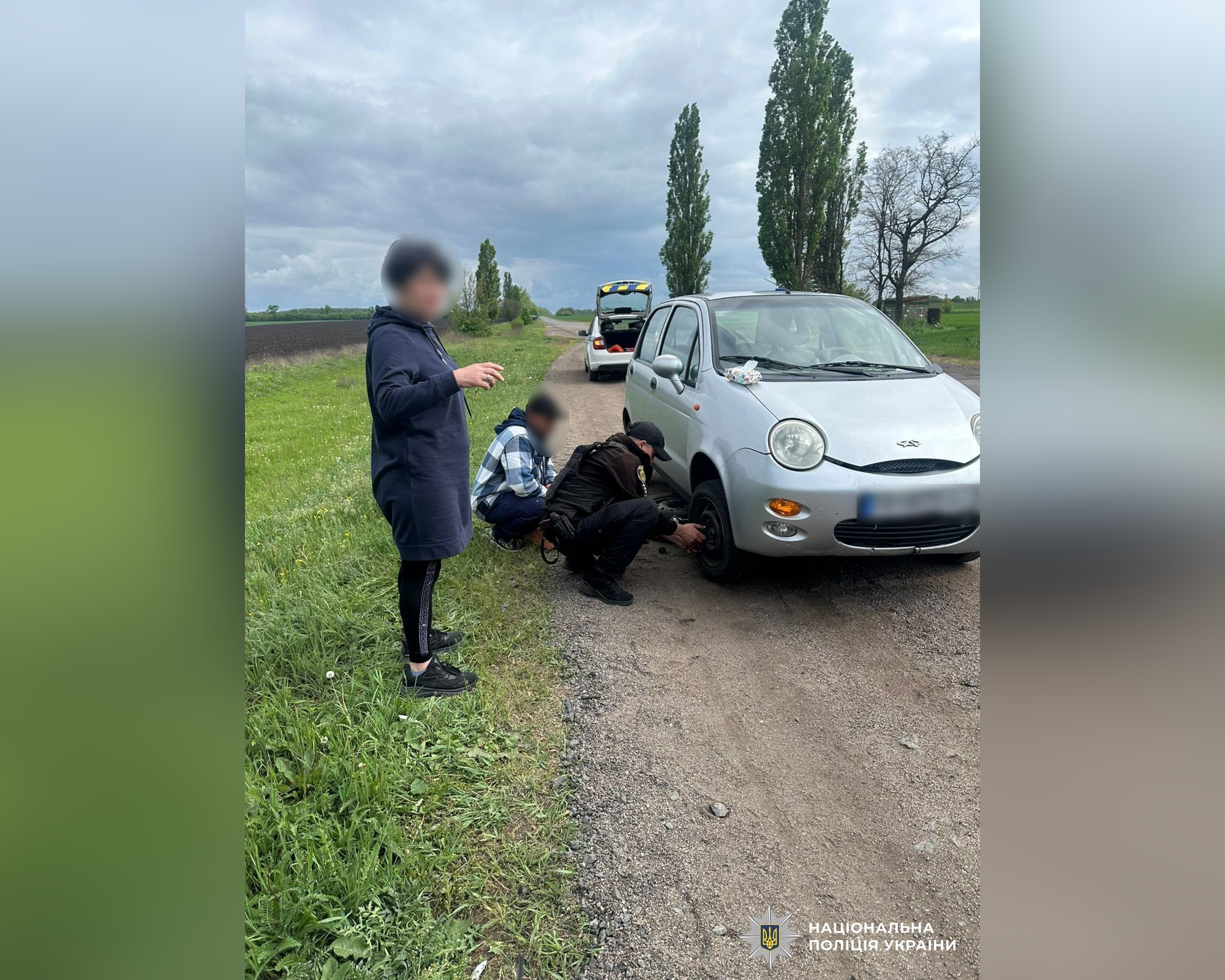 Поліцейські на Кіровоградщині допомогли водійці