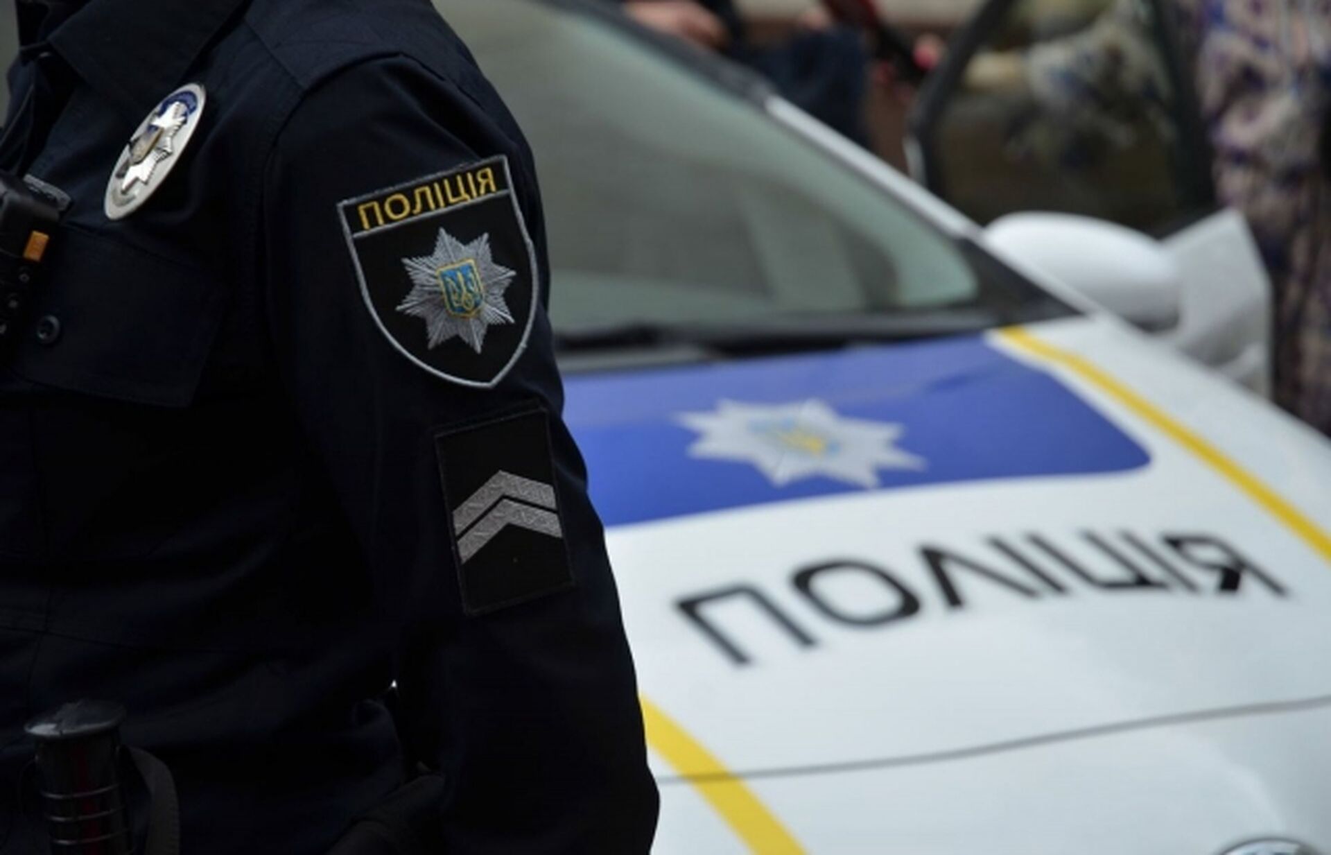 Кропивницькi полiцейськi допомогли дитинi, яка травмувалася на гойдалцi (ВIДЕО)