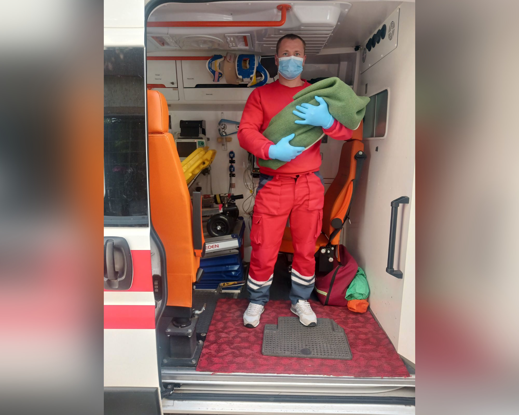 На Кіровоградщині жінка народила в автомобілі “екстренки”