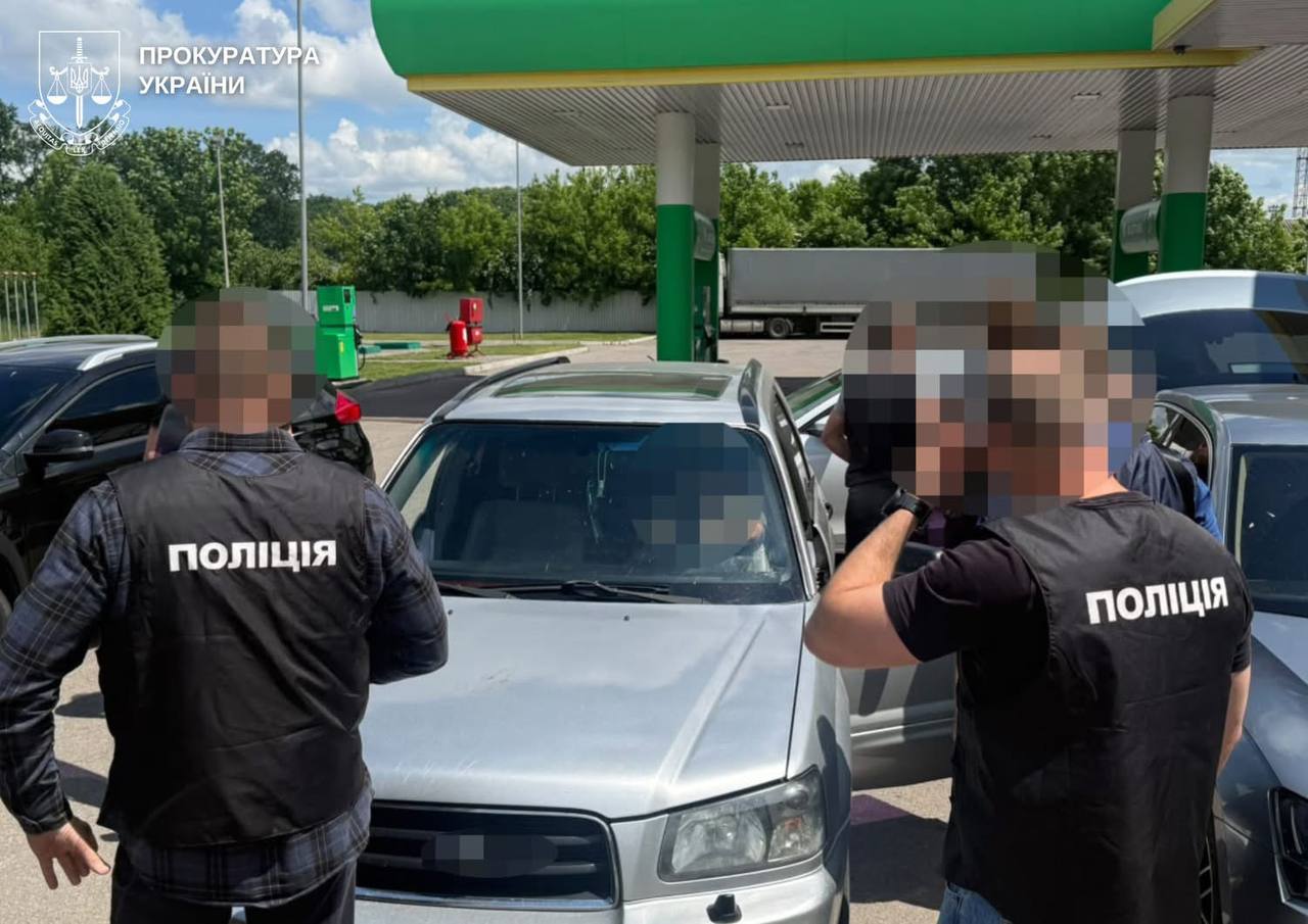 На Кіровоградщині лісівник вимагав гроші за безперешкодний пропуск вантажівок із деревиною