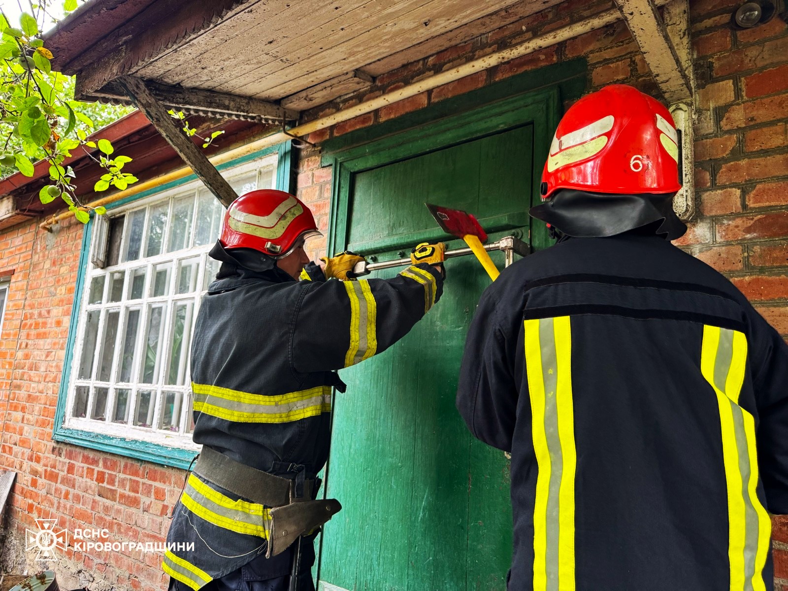 Кропивницькі рятувальники допомогли медикам дістатися до пацієнтки