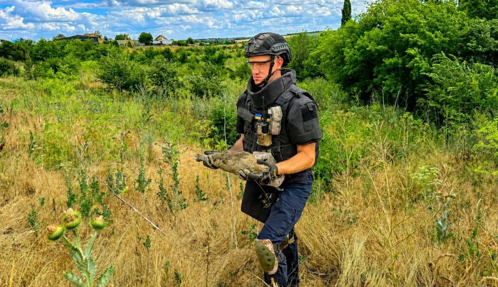 На Кіровоградщині виявили та знешкодили 120-міліметрову мінометну міну