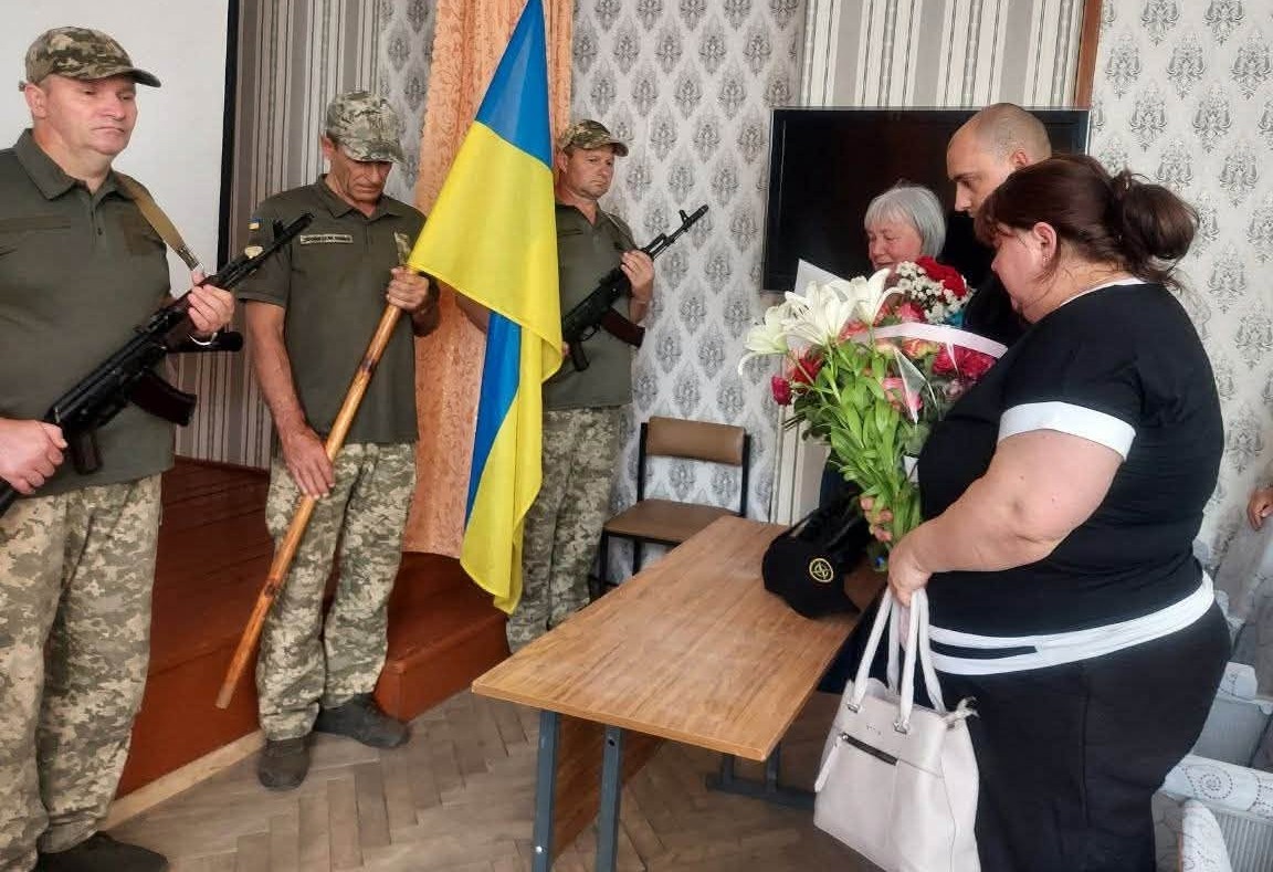 На Кіровоградщині родині загиблого воїна Сергія Плаксія вручили орден “Лицарський Хрест” (ФОТО)