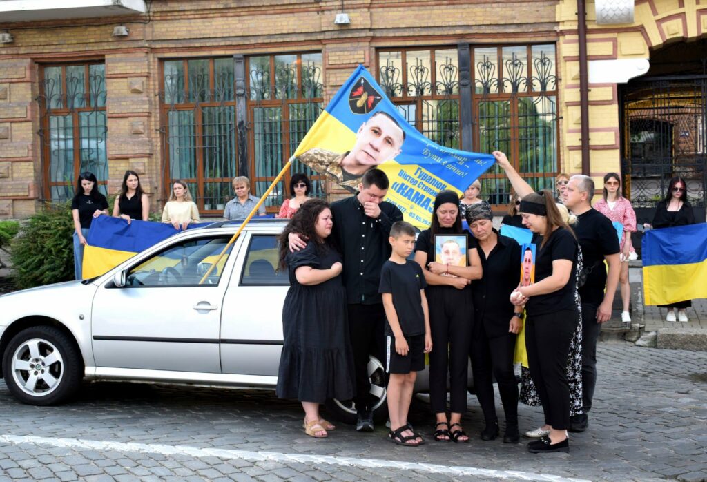 У Кропивницькому попрощалися з Героями-захисниками
