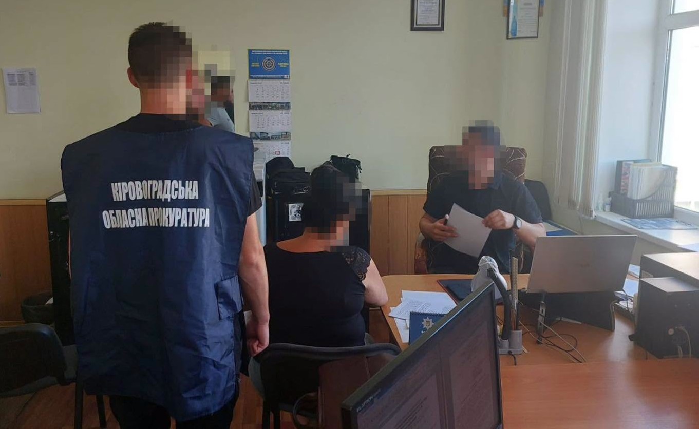 На Кіровоградщині депутатка та ексмедики продавали схему виїзду за кордон