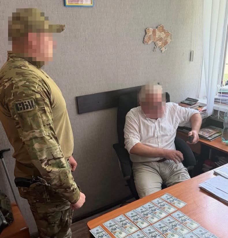 За «списання» з армії очільника лікарні на Кіровоградщині затримали прямо в кабінеті