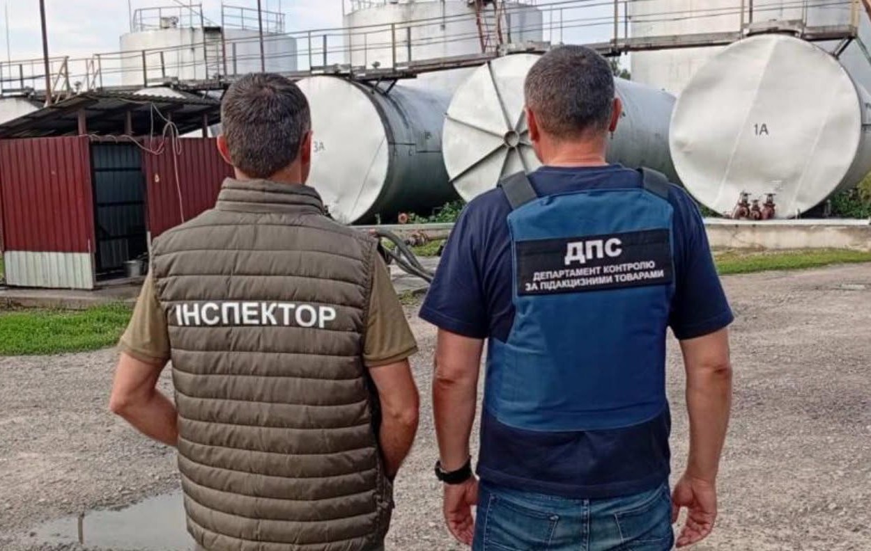 На Кіровоградщині накрили гігантську схему нелегального пального