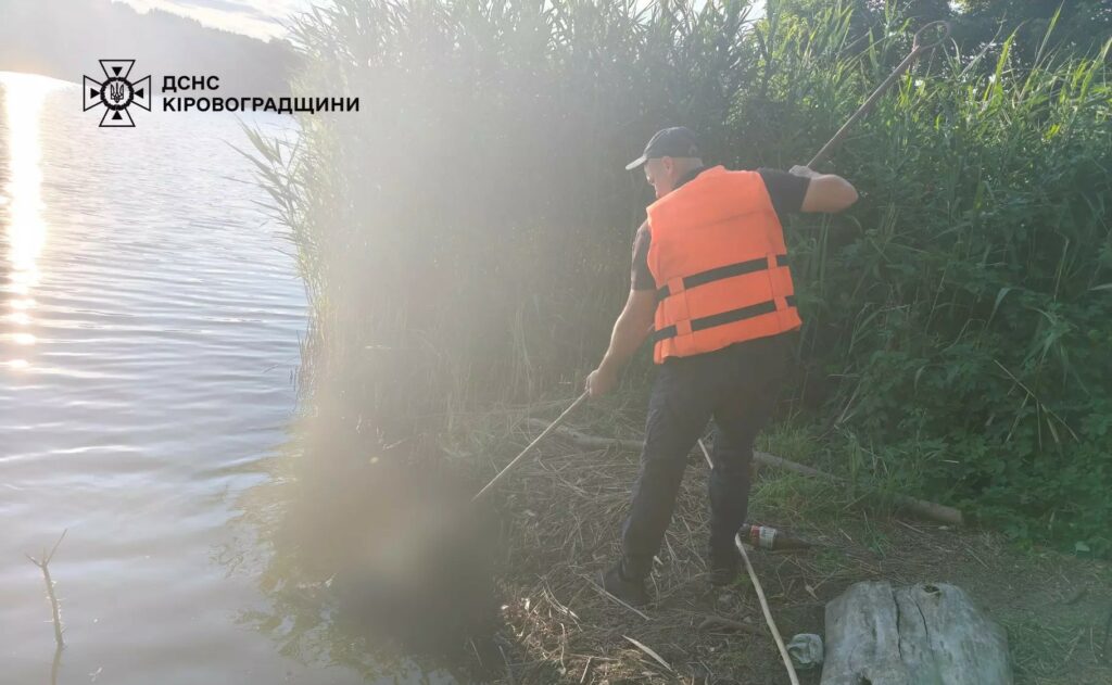 У Голованівському районі рятувальники вилучили з ставка тіло чоловіка
