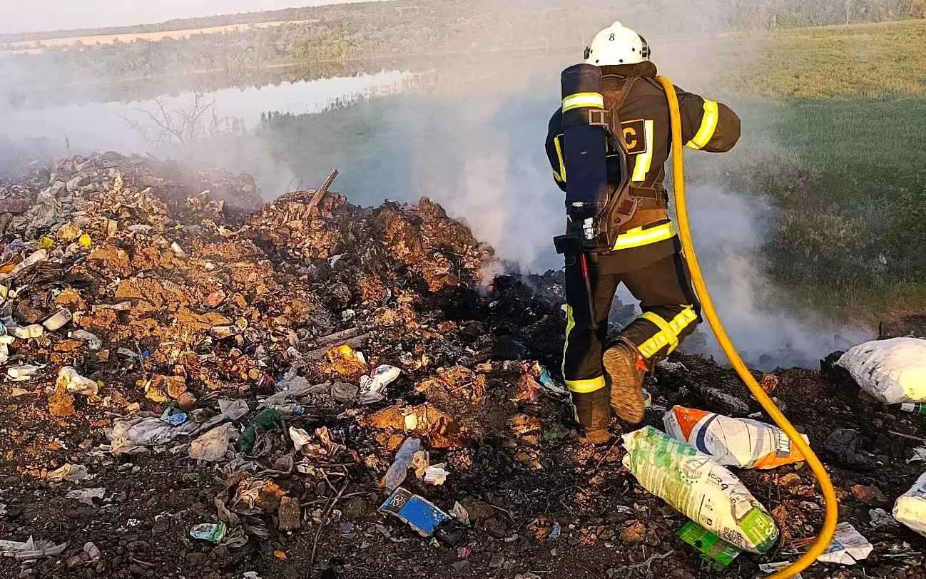 Рятувальники Кіровоградщини закликають зупинити спалювання сухостою через десятки пожеж за добу (ФОТО)
