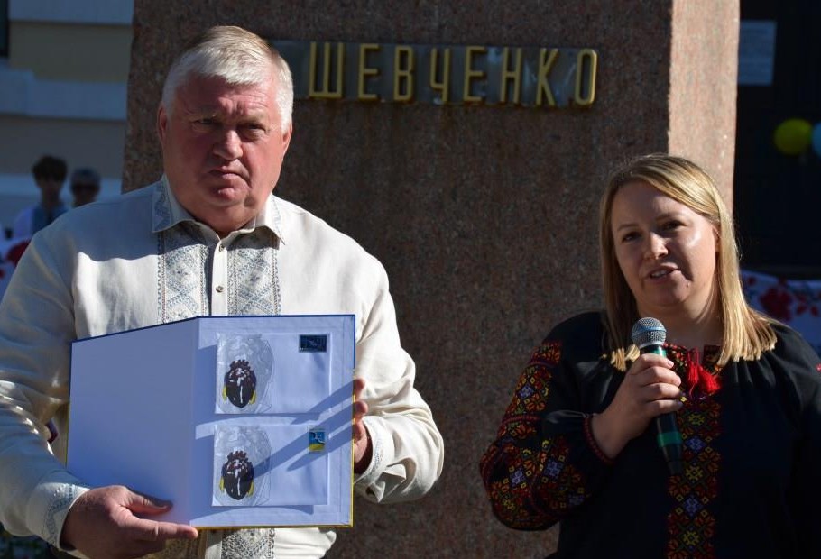 У Кропивницькому до Дня Незалежності погасили спеціальну поштову марку «Ми чекаємо»