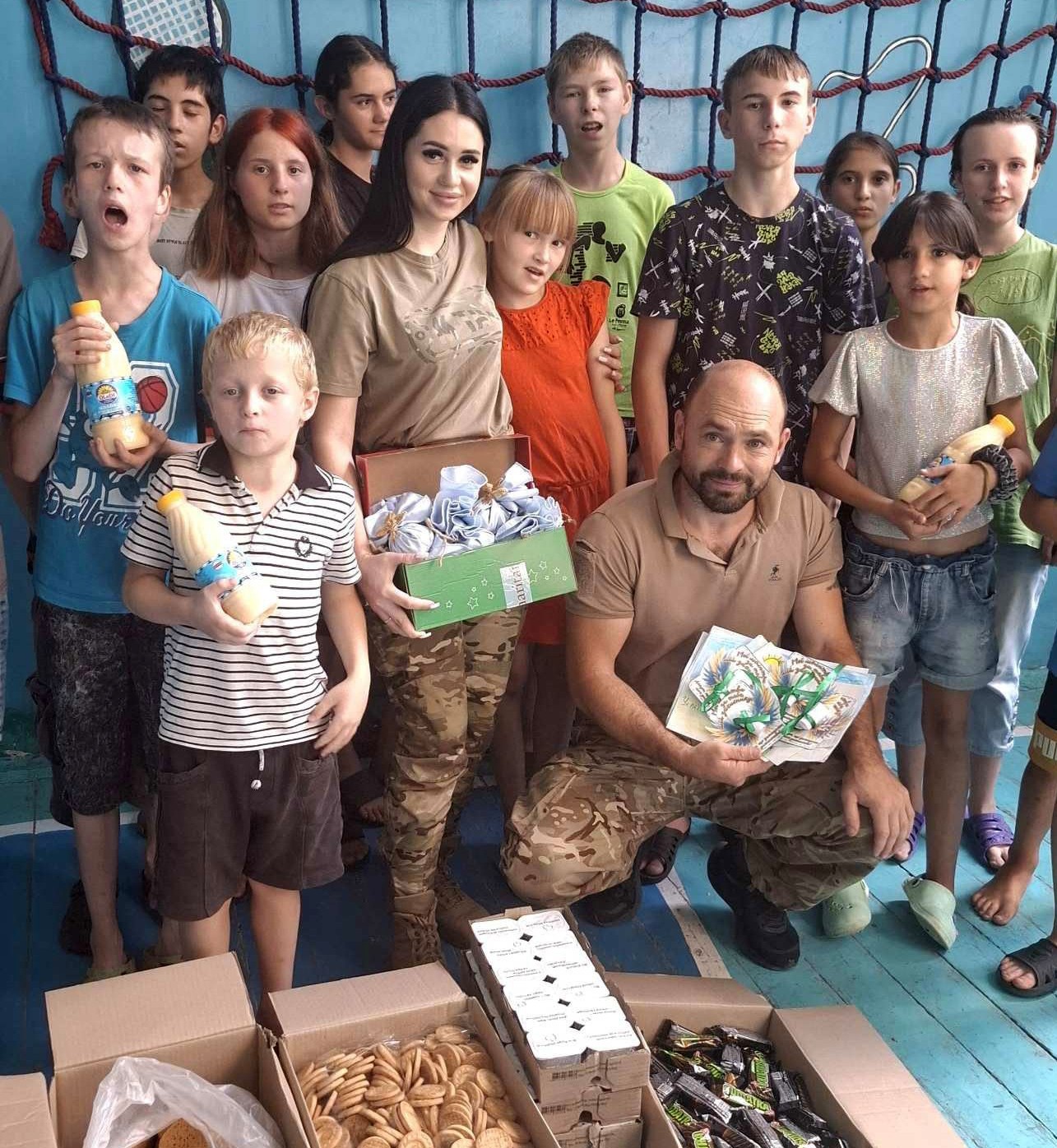 Вихованці спецшколи на Кіровоградщині передали військовим власноруч створені аромаобереги
