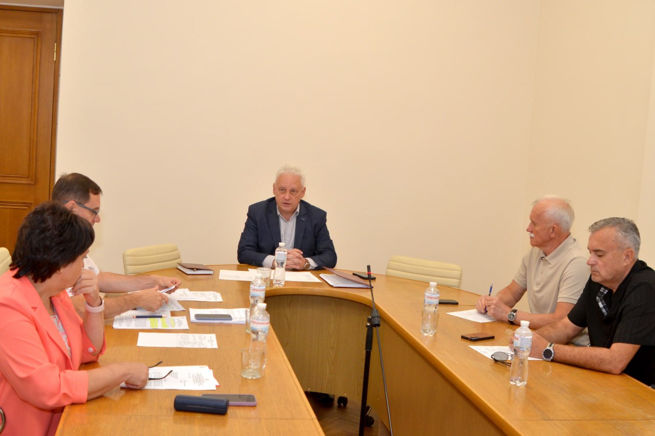 В обласній раді провели засідання постійної комісії з питань бюджету, фінансів та інвестицій