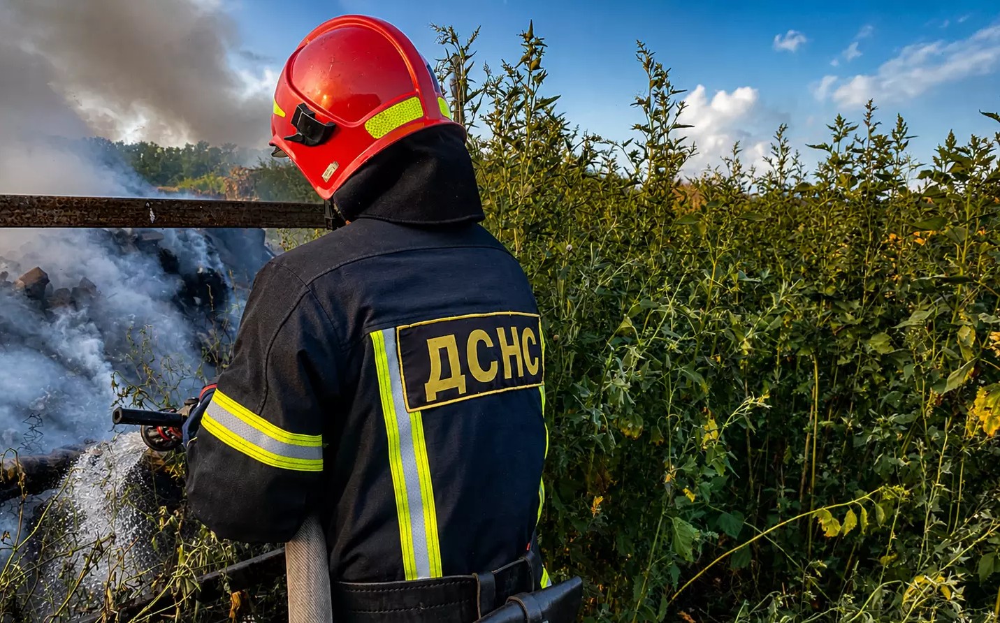 19 пожеж за добу: на Кіровоградщині вогонь нищив майно та суху траву (ФОТО)
