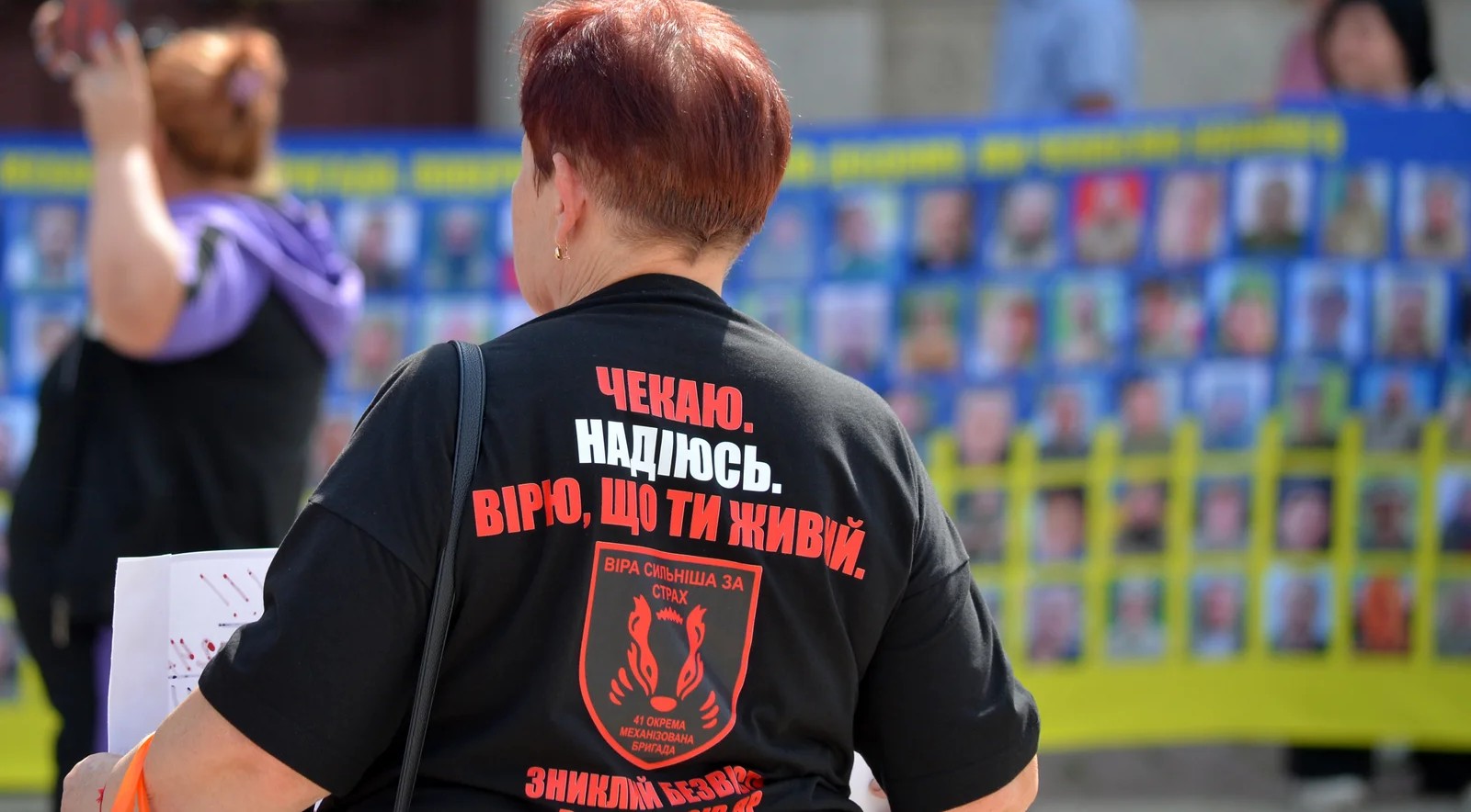 У Кропивницькому пройшла акція на підтримку полонених та зниклих безвісти захисників: в області створили «Книгу надії»