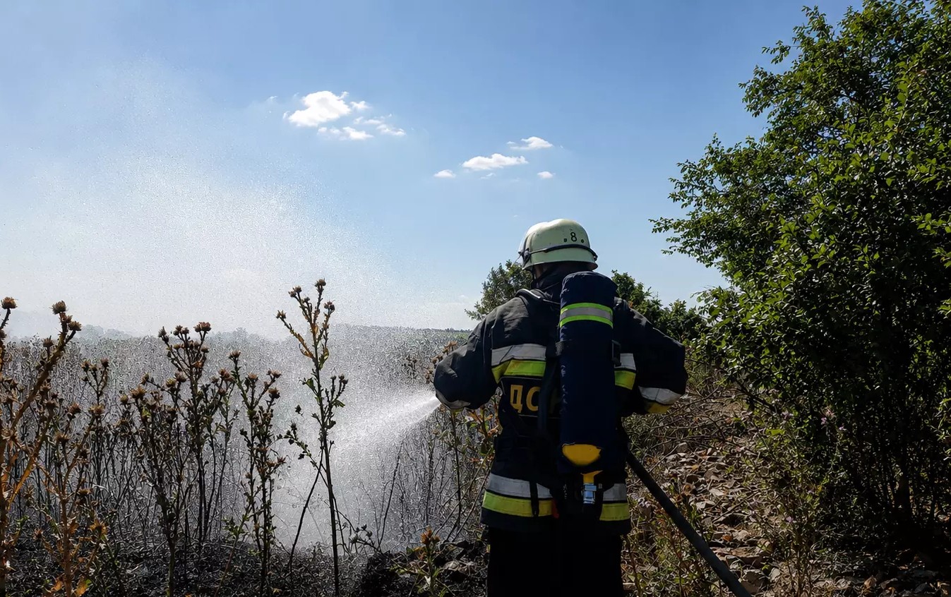 19 пожеж за добу: на Кіровоградщині вогонь нищив майно та суху траву (ФОТО)