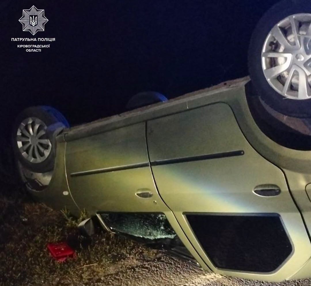 Під Кропивницьким п’яний водій на Dacia вчинив видовищну ДТП з перекиданням (ФОТО)