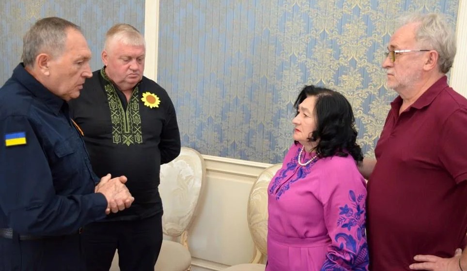 У Кропивницькому до Дня пам’яті захисників України презентували виставу «МАМИ»