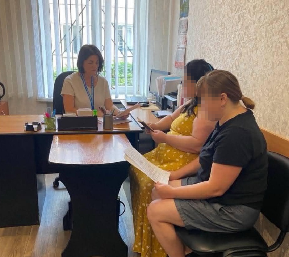 Іноземка перебувала без дозволу в Україні: на Кіровоградщині покарали гостю та господиню