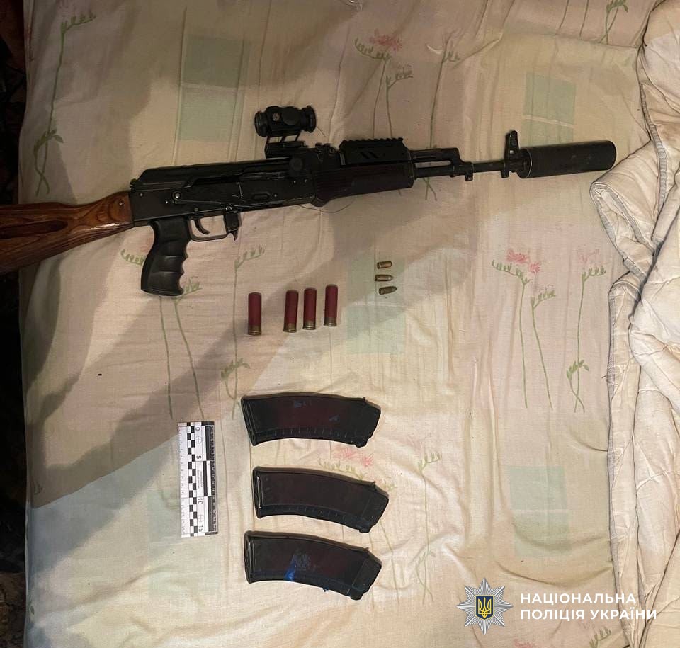У Кропивницькому біля супермаркету сталася стрілянина: поліція затримала підозрюваного, є поранений