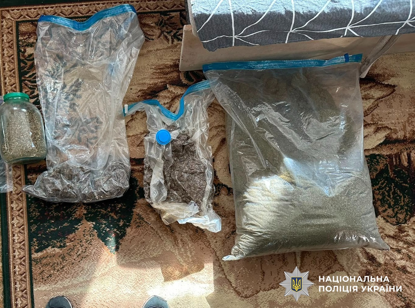 Бізнес на 8 кілограмів: на Кіровоградщині перекрили канал збуту наркотиків