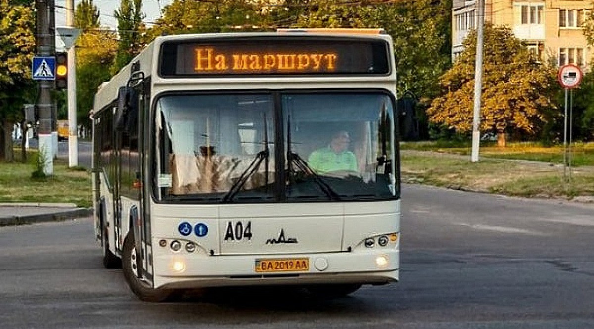 У Кропивницькому суттєво скоротять кількість автобусів на маршрутах: причина — криза з пальним