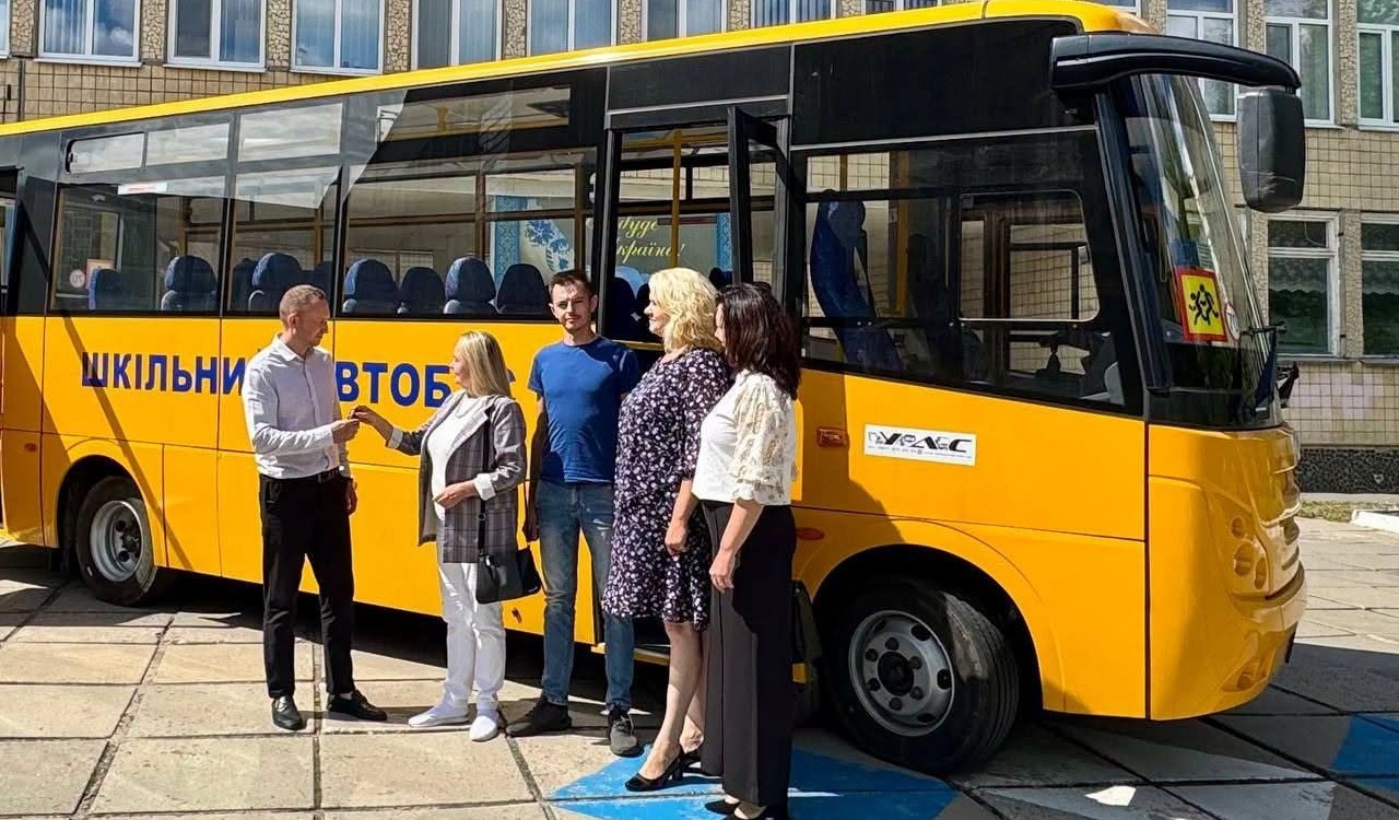 Світловодський ліцей отримав новий спеціалізований шкільний автобус