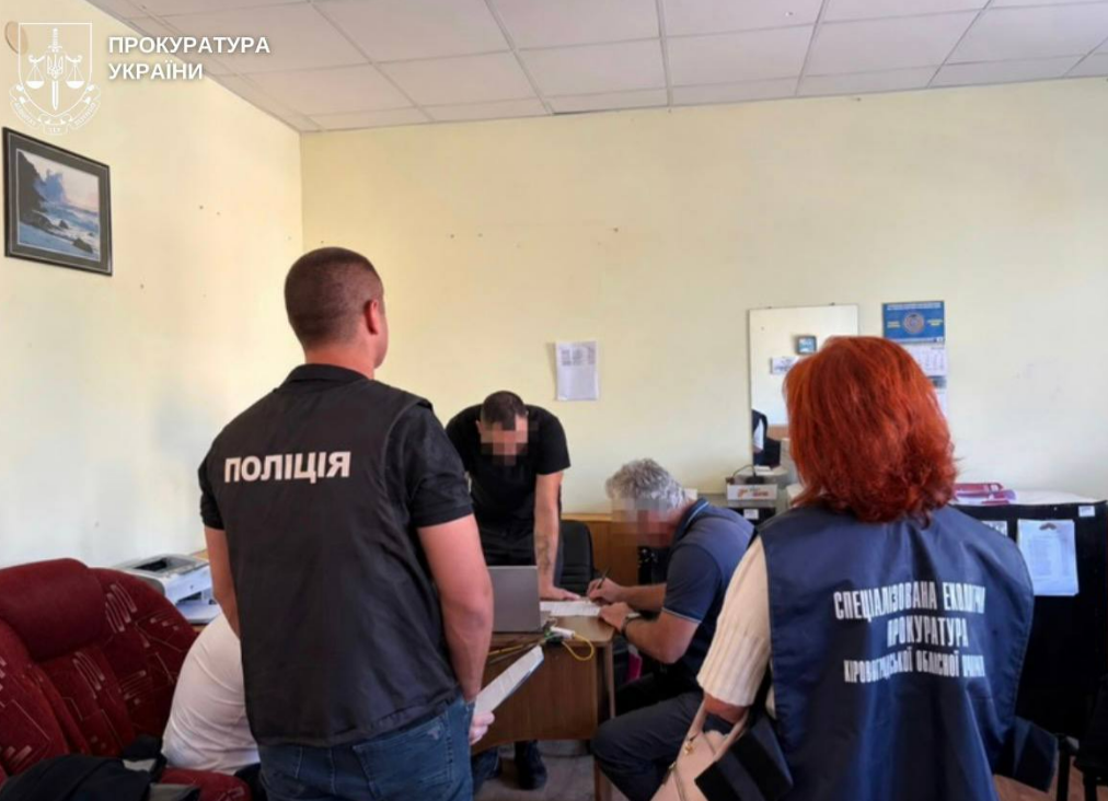 Майже гектар землі забруднили відходами: підприємству з Кіровоградщини закидають збитки на 10 млн грн