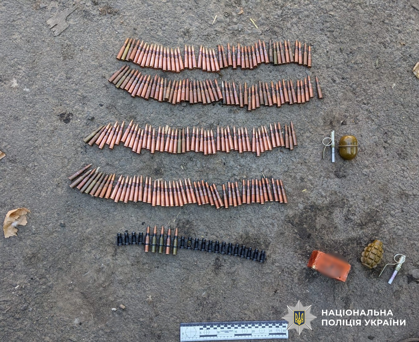 На Кіровоградщині 50-річний чоловік зберігав удома гвинтівки, гранати та тротил