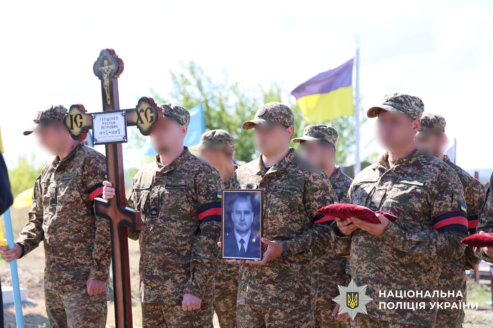 У Світловодську провели в останню путь майора поліції Руслана Глущенка, який загинув на Донеччині