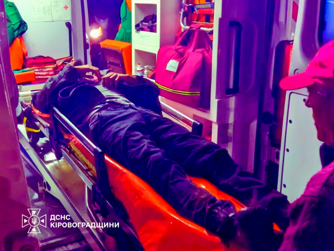 У Кропивницькому в ДТП травмувалися троє людей: чоловiка деблокували рятувальники
