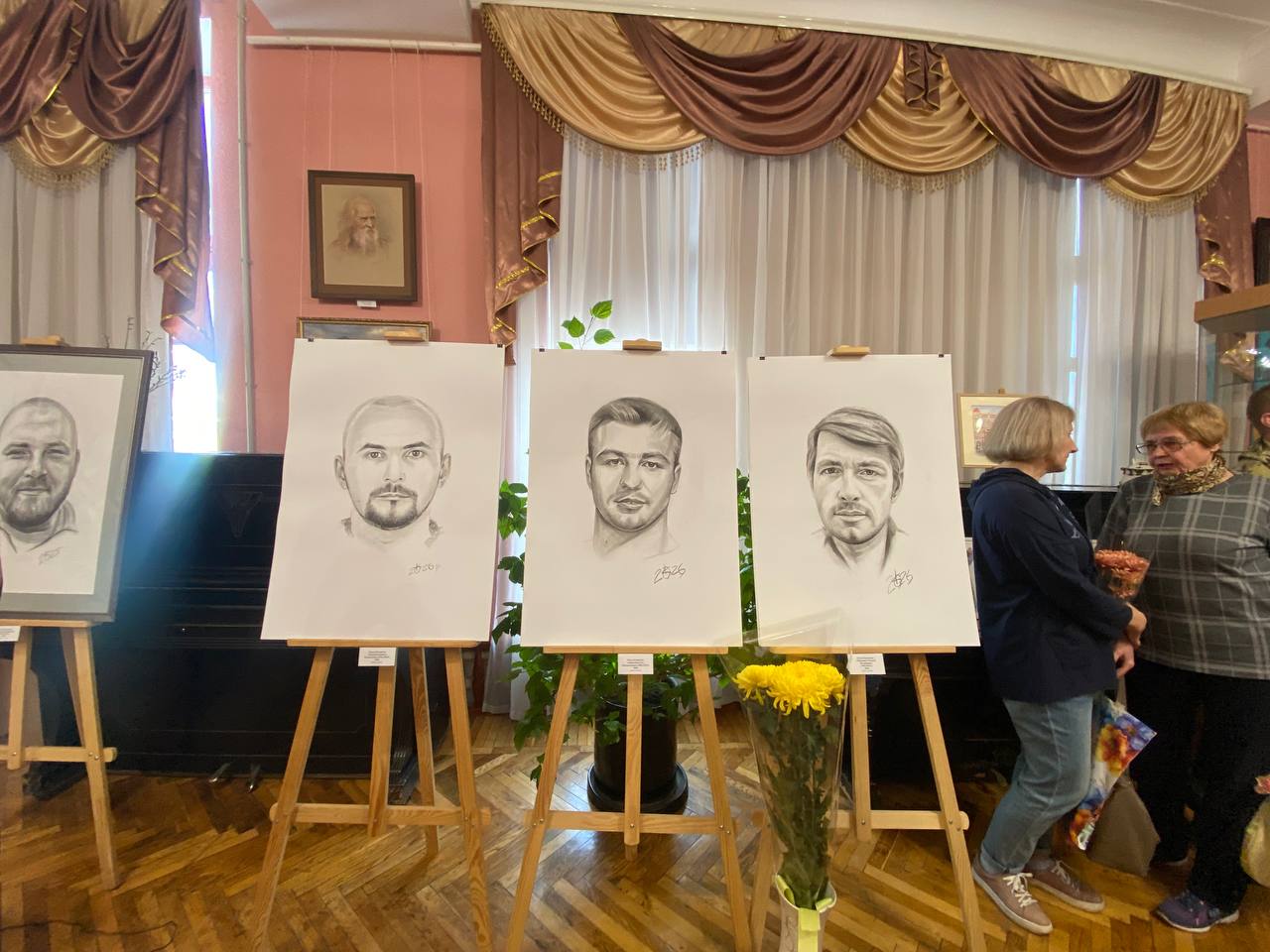 У Кропивницькому відкрили виставку «На боці світла» 